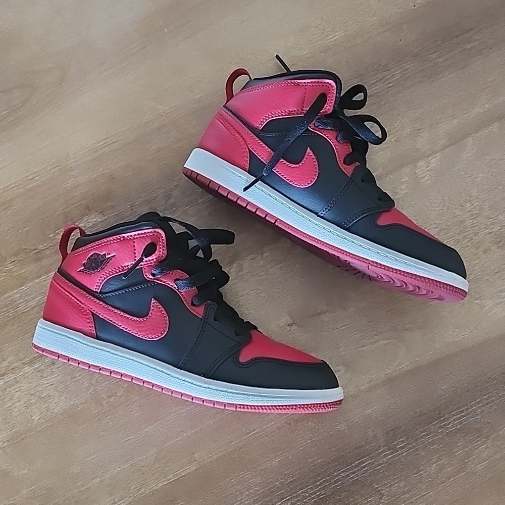 Nike Air Jordan 1 Mid PS Banned Bred 640734-074 Shoes Size Youth - Picture 3 of 12